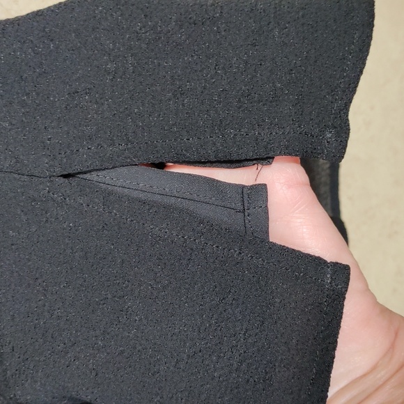 02095 Chico's black crinkle crepe S/S blouse with neck detail 3 XL - Picture 6 of 13